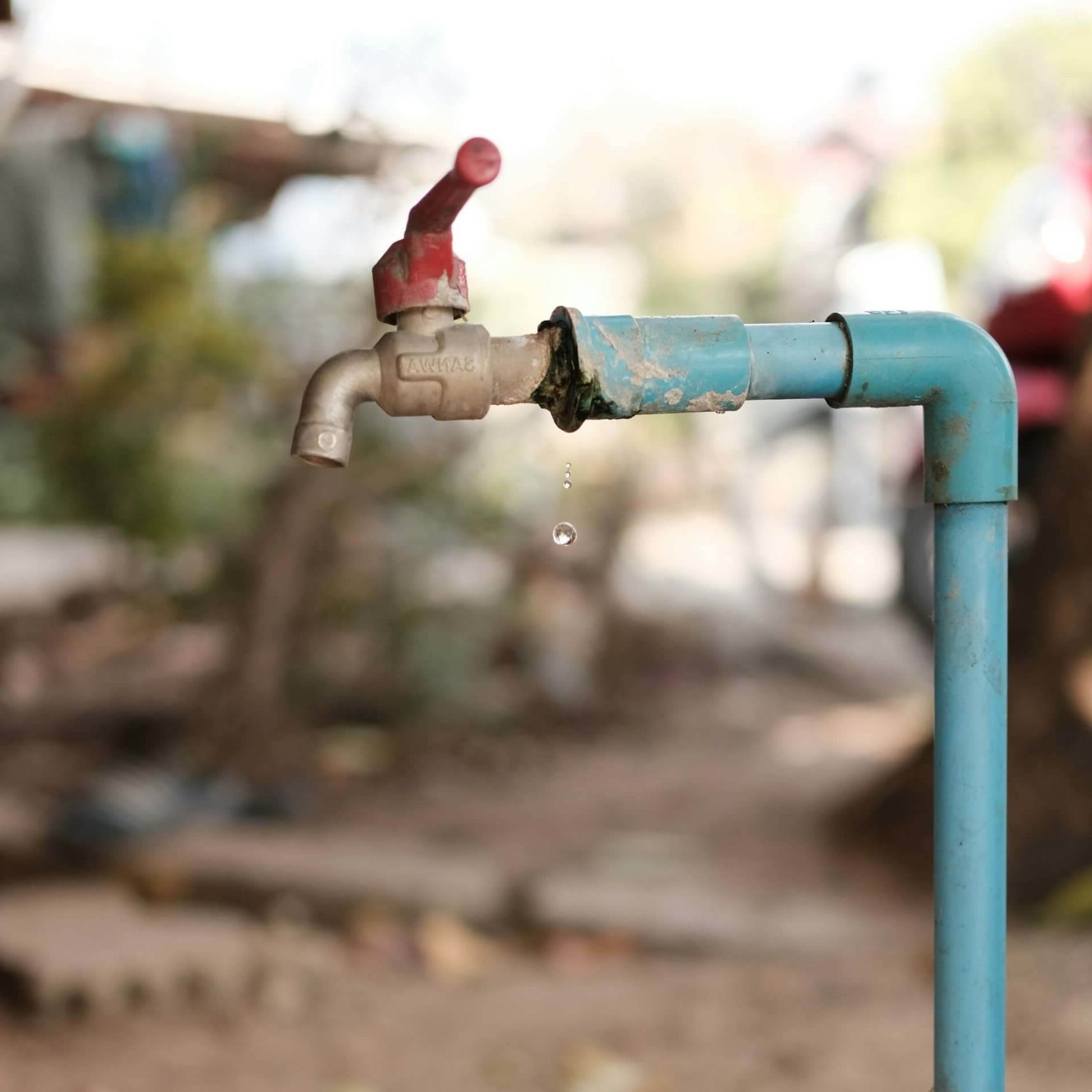 Leaking outdoor faucet showing signs of pipe damage in Hot Springs yard.